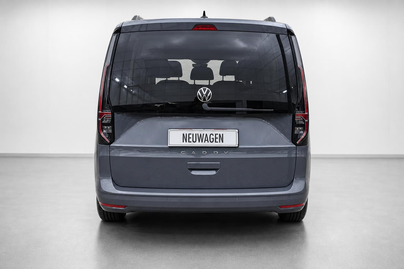 VW Caddy grau, Heckansicht frontal mit Kennzeichen