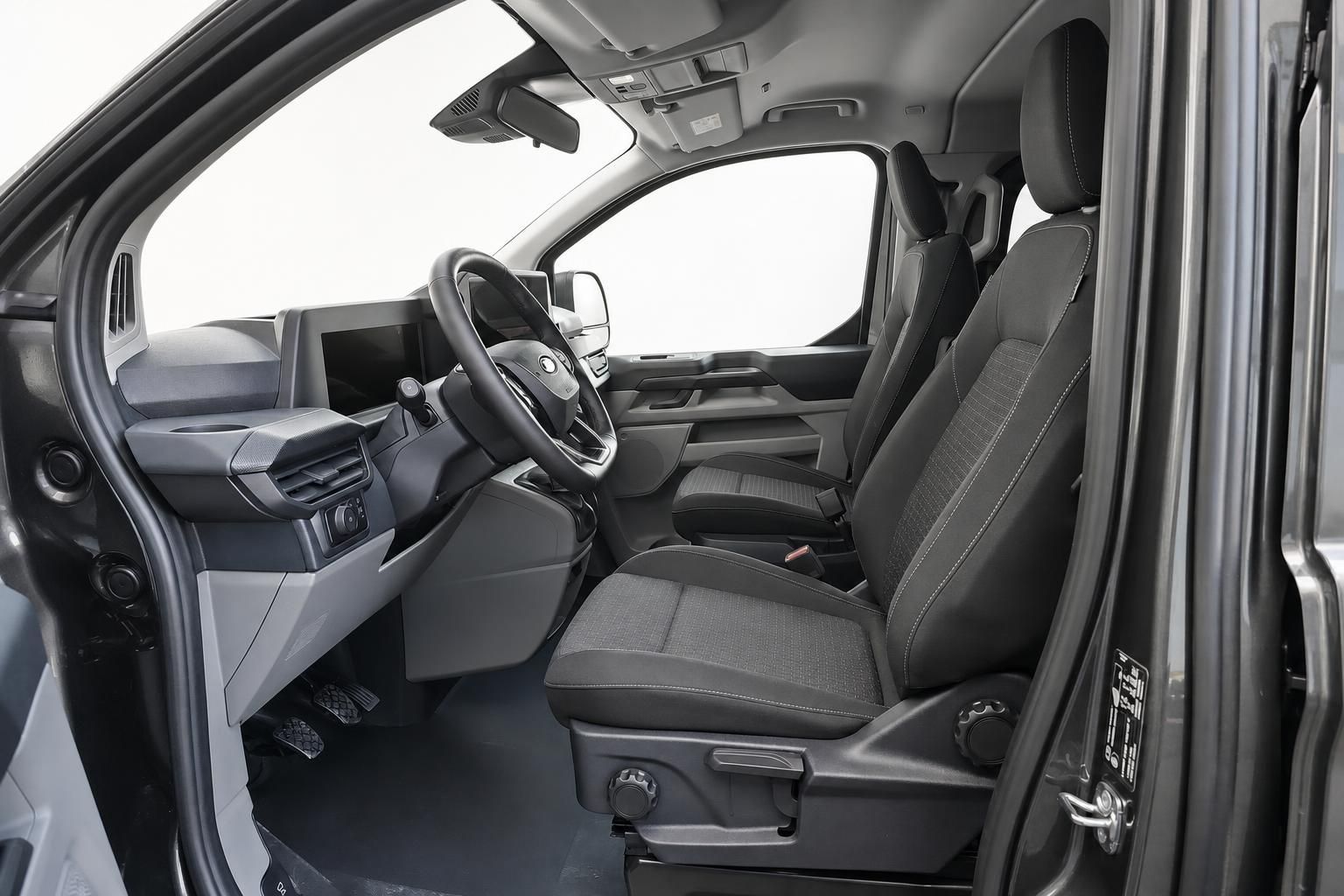 Ford Transit Custom Innenraum Fahrersitz und Cockpit Ansicht