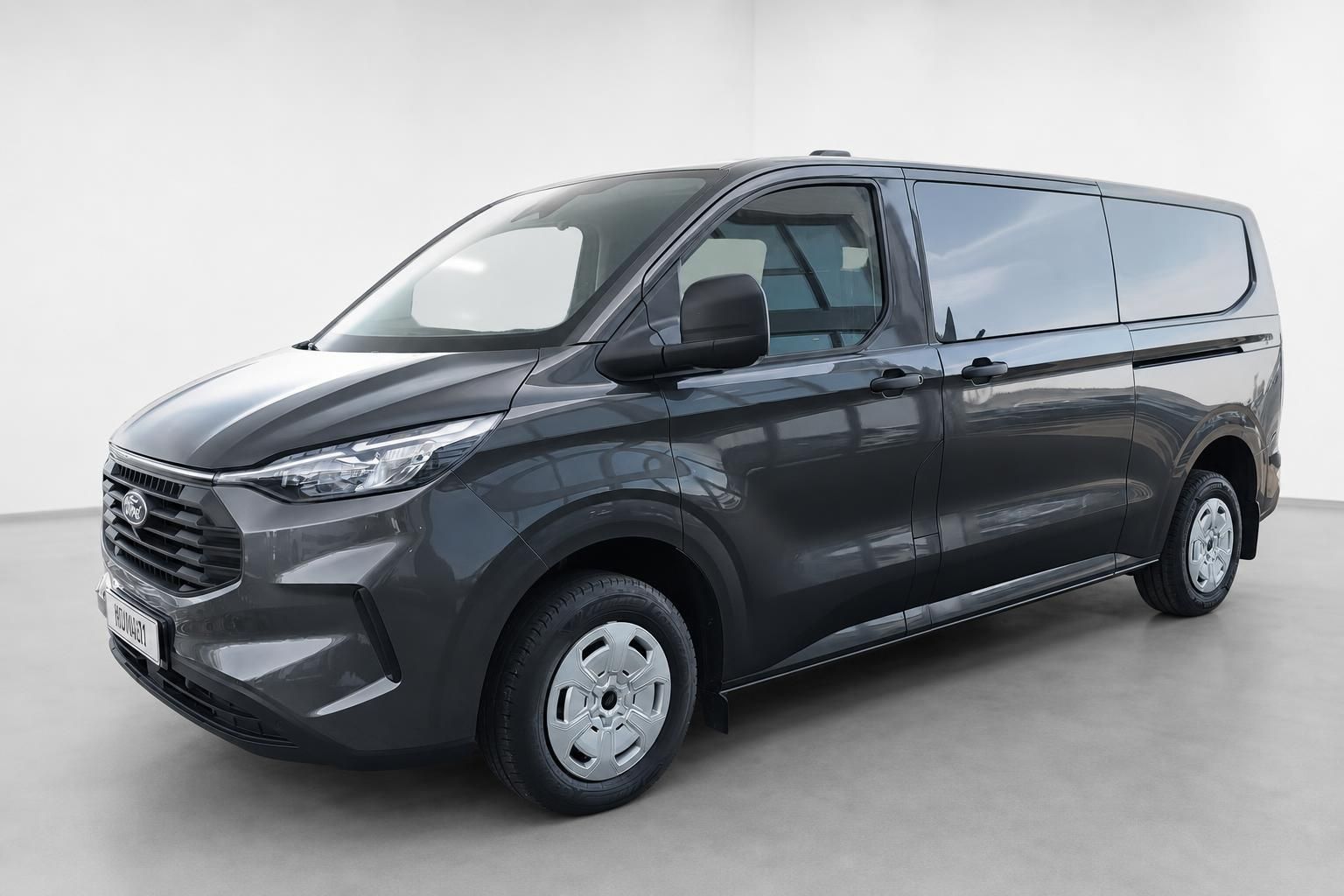Ford Transit Custom grau, Frontansicht seitlich im Studio