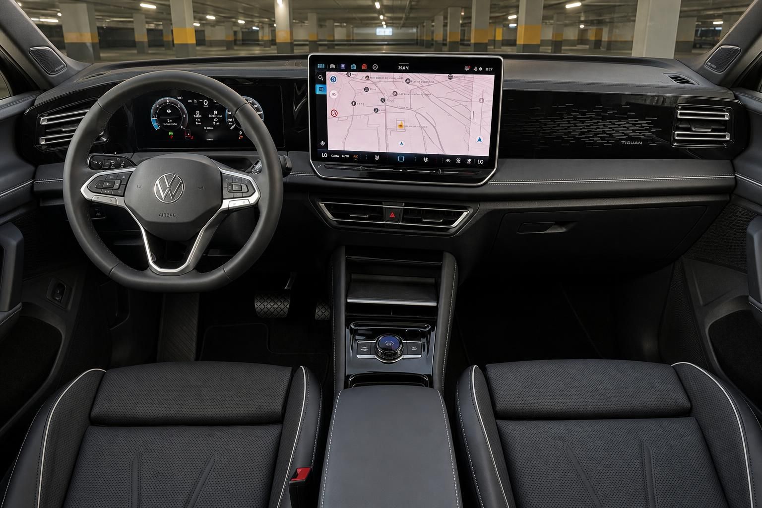 VW Tiguan Cockpit mit VW Lenkrad digitalem Tacho und großem Touchscreen Navigationssystem
