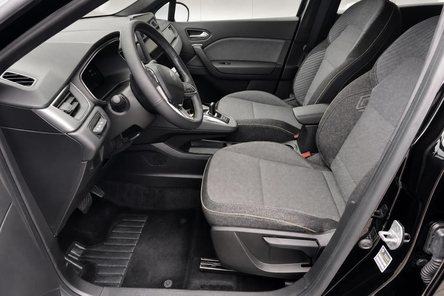 Renault Symbioz Innenraum Vordersitze und Armaturenbrett Detail