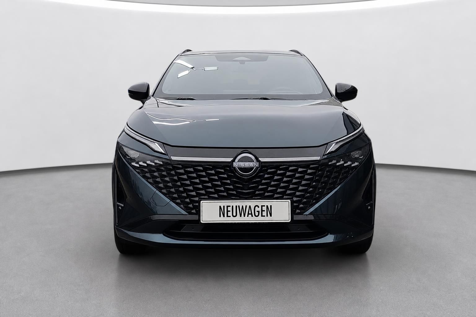 Nissan Qashqai schwarz, Frontansicht mit Kennzeichen Neuwagen