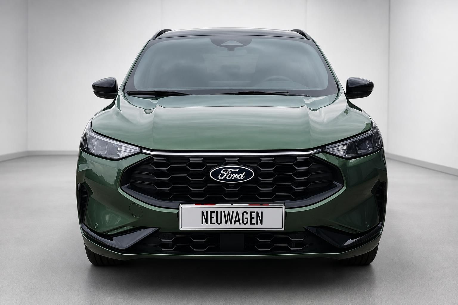 Ford Kuga Frontansicht gruen metallic mit Kuehlergrill und LED-Scheinwerfern