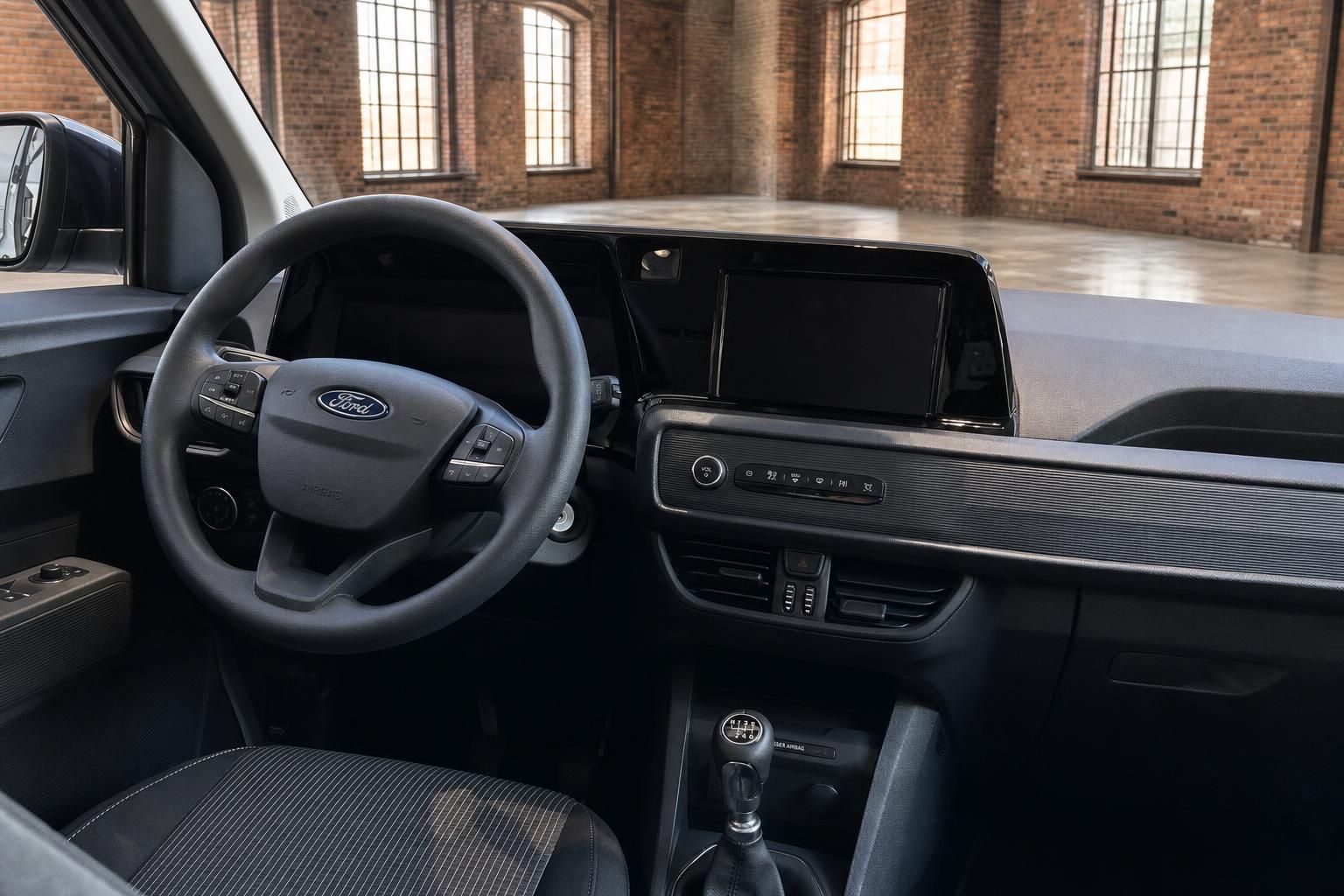 Ford Cockpit mit Lenkrad, Schaltung und Infotainment-Display