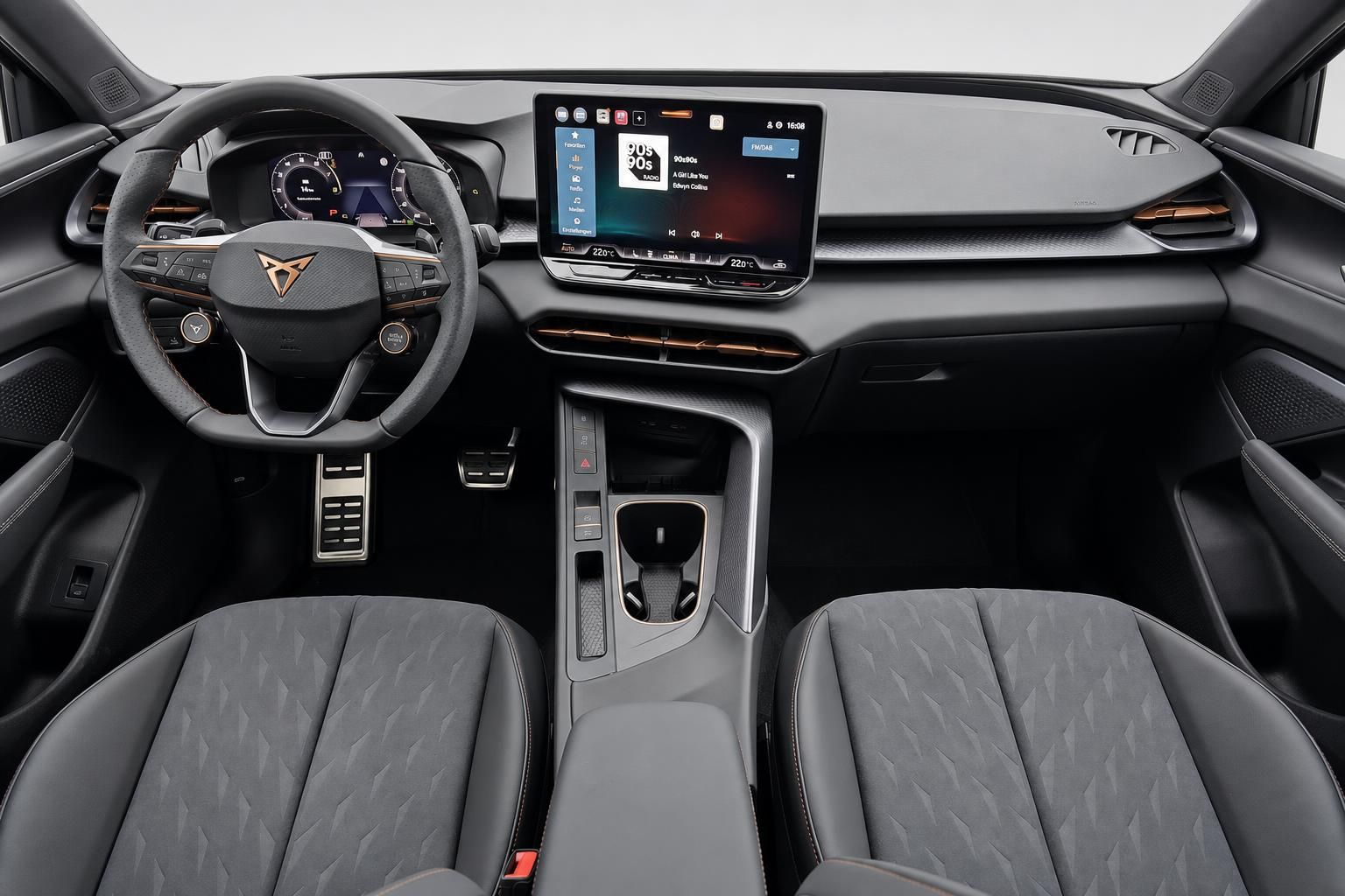 Cupra Cockpit mit Lenkrad, Digitaltacho und Infotainment-Display