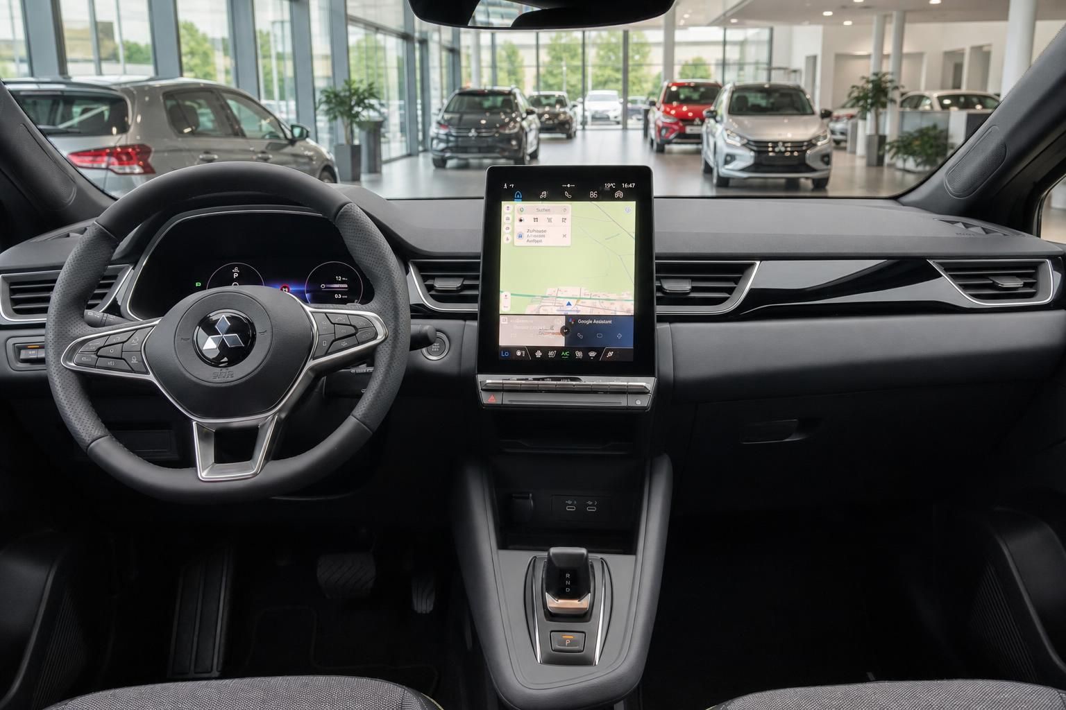 Modernes Fahrzeug-Cockpit mit Lenkrad, digitalem Display und Touchscreen-Infotainment im Autohaus