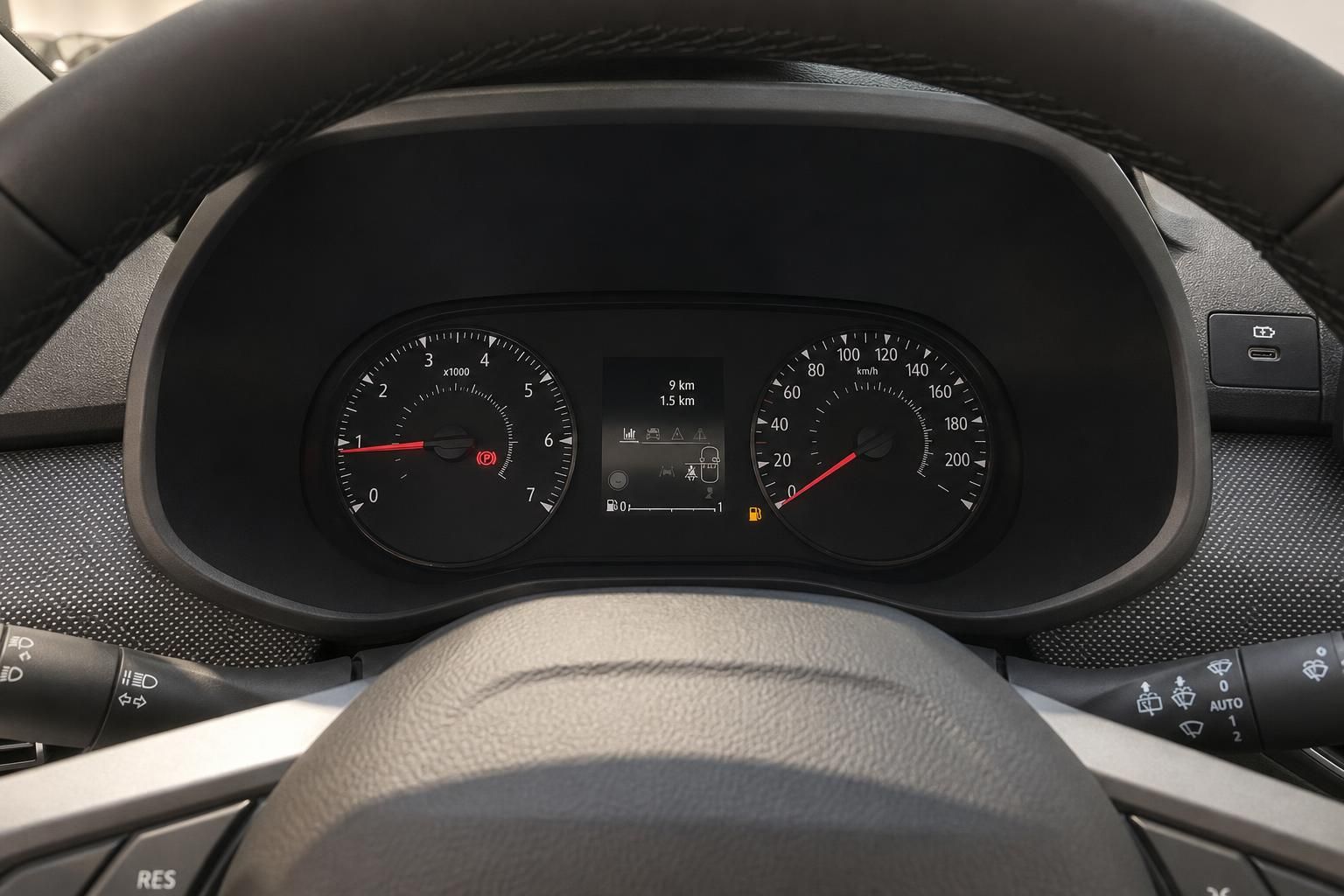 Fahrzeug Cockpit mit Tacho und Drehzahlmesser im Detail
