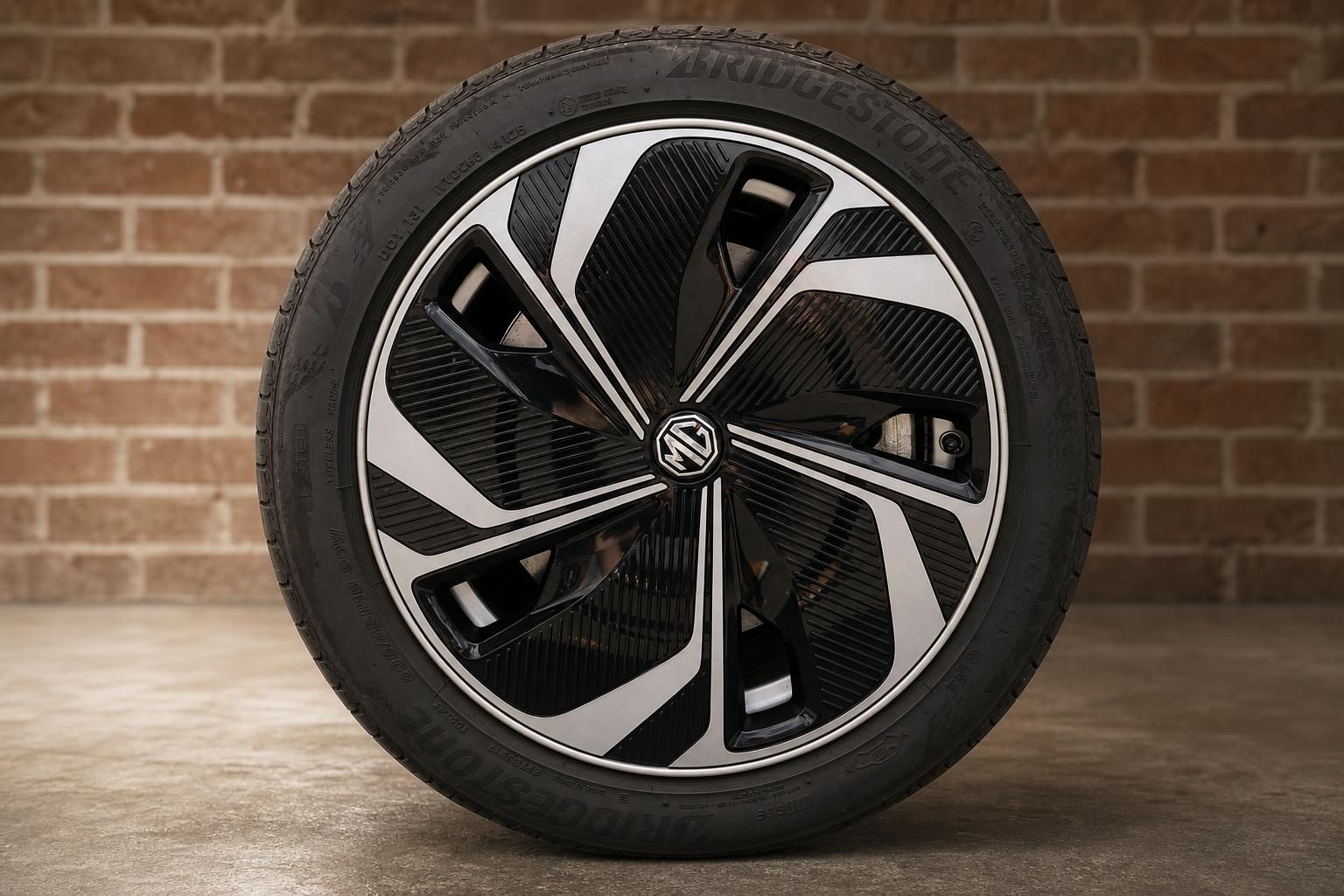 MG Leichtmetallfelge mit Bridgestone Reifen im Detail