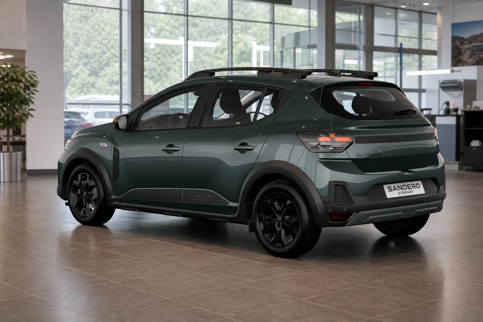 Dacia Sandero Stepway grün Heckansicht schräg im Showroom