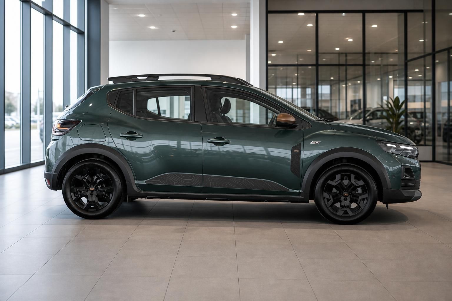Dacia Sandero Stepway in Gruen, Seitenansicht im Autohaus