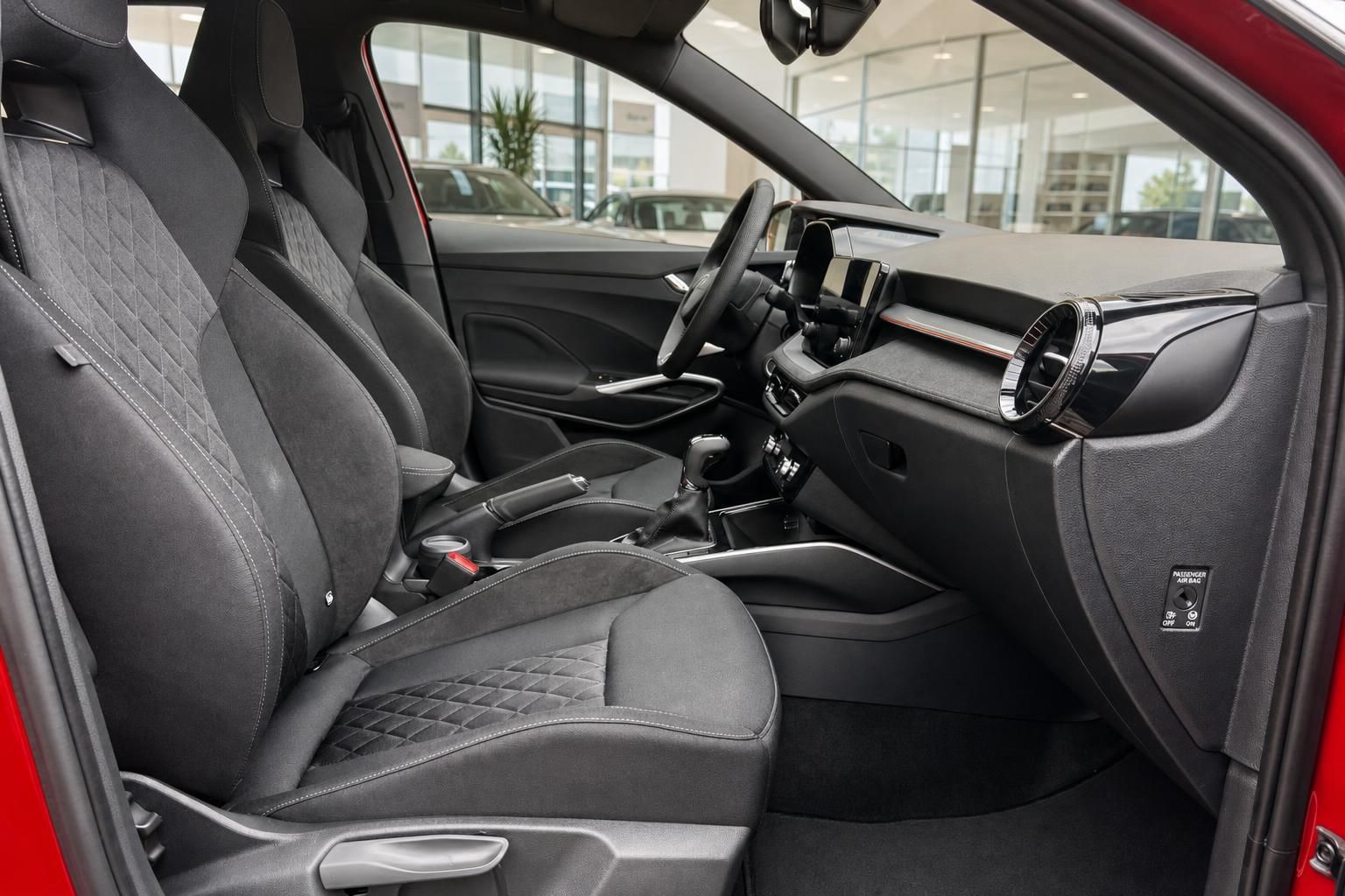 Skoda Fabia Armaturenbrett und Vordersitze - modernes Cockpit mit Touchscreen Display