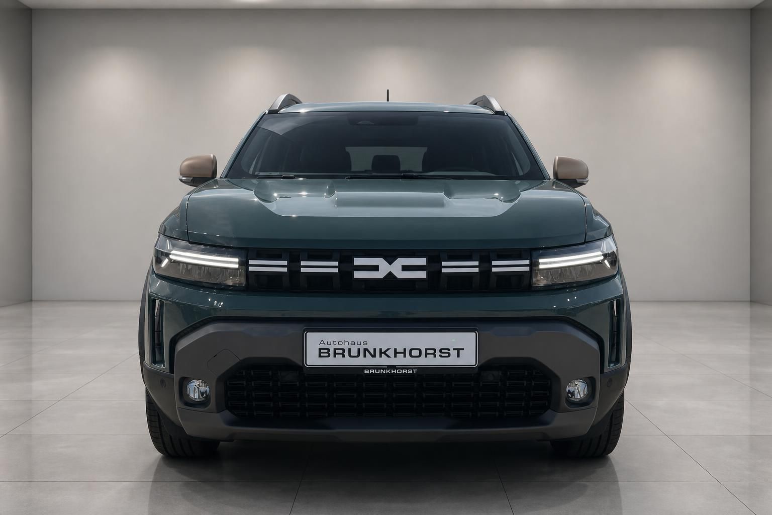 Dacia Duster Frontansicht grau - modernes SUV Design mit LED-Scheinwerfern im Autohaus Brunkhorst