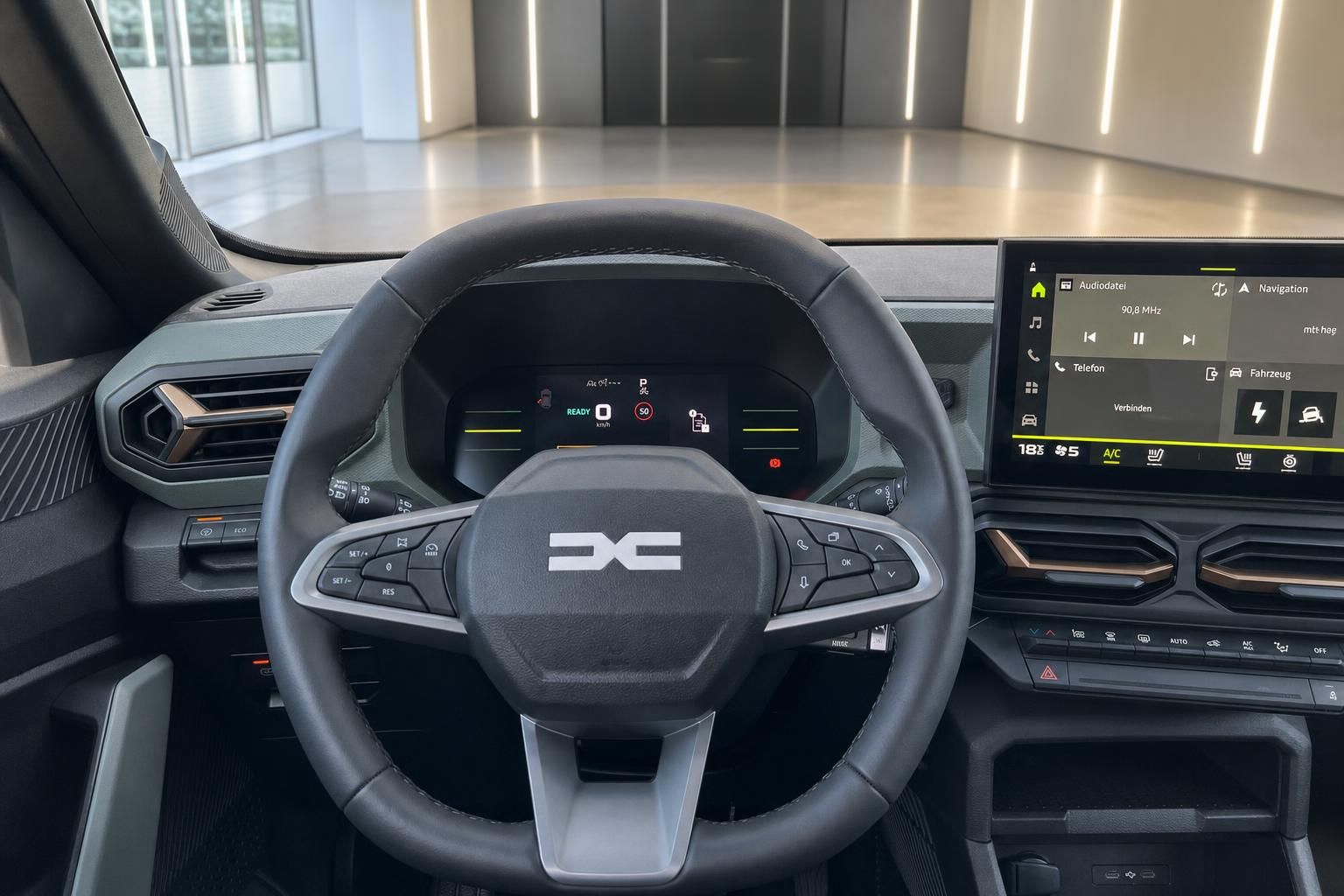 Dacia Duster Armaturenbrett - Lenkrad mit Multifunktionstasten und zentrales Touchscreen-Display