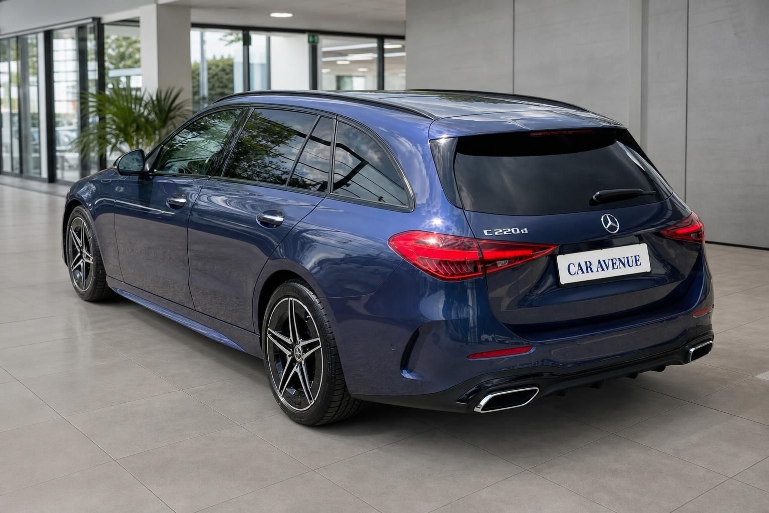 Mercedes-Benz C220d T-Modell blau Heckansicht mit AMG-Felgen