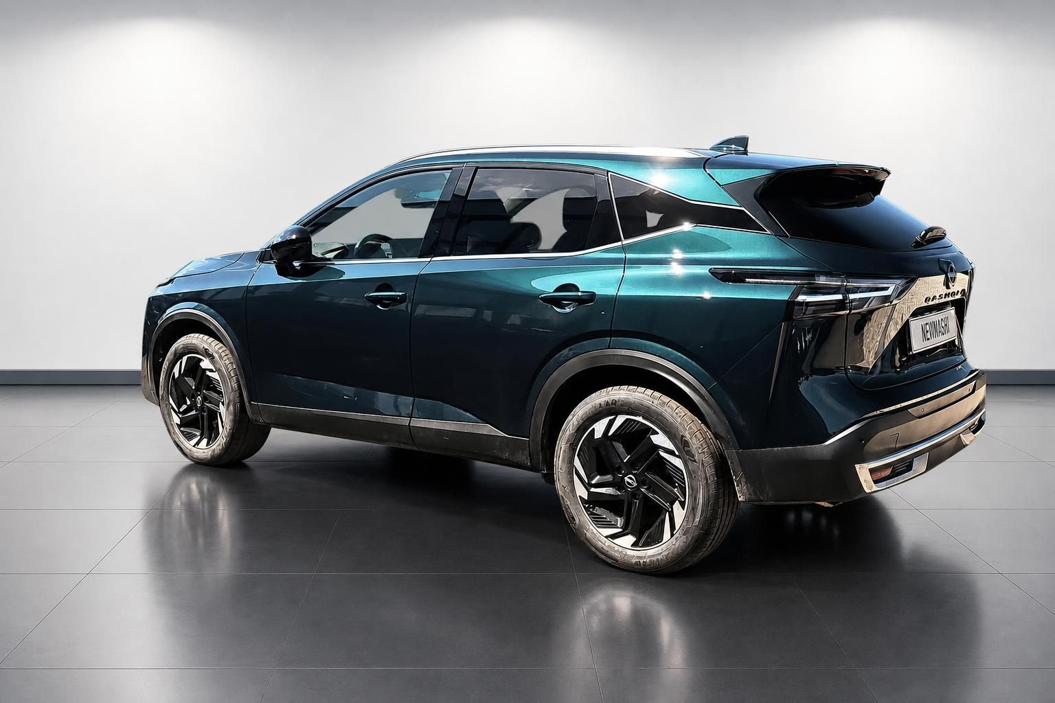 Nissan Qashqai Heckansicht in Blaugrün metallic mit Spoiler