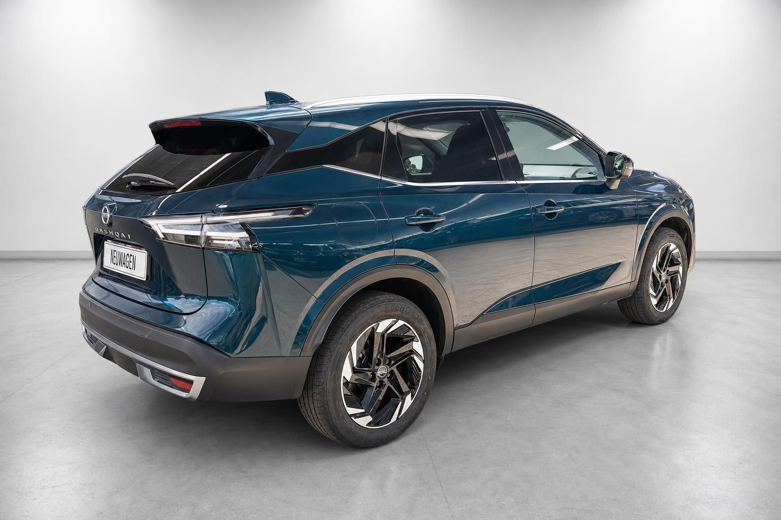 Nissan Qashqai blau, Heck- und Seitenansicht schraeg
