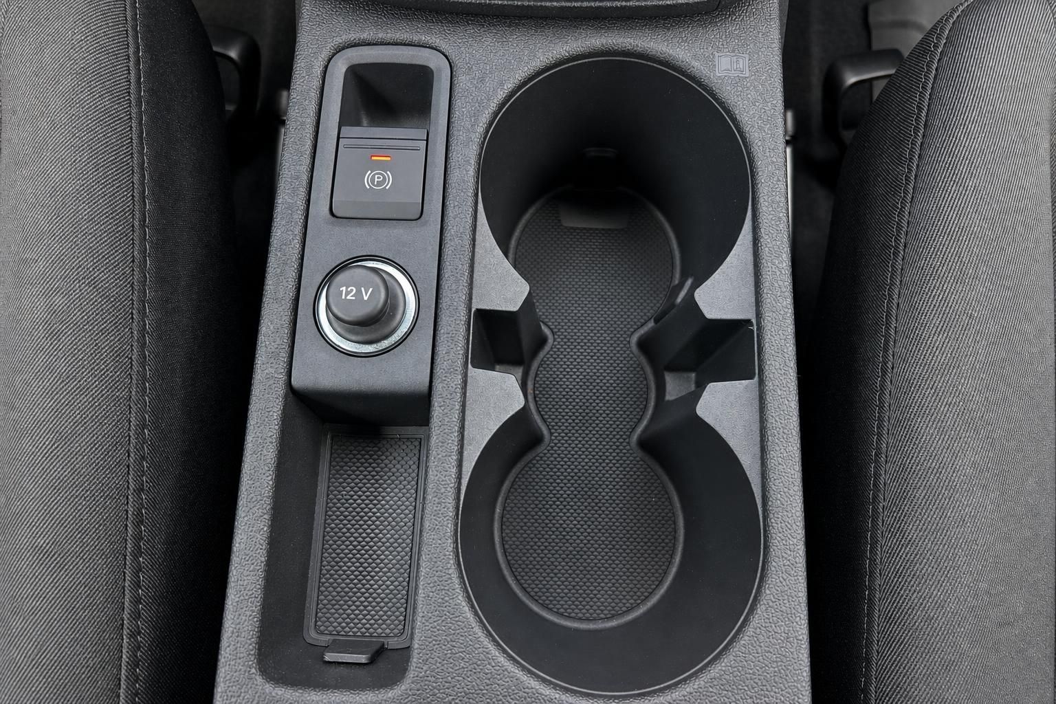 Fahrzeug Mittelkonsole mit Becherhalter, 12V-Anschluss und elektronischer Feststellbremse