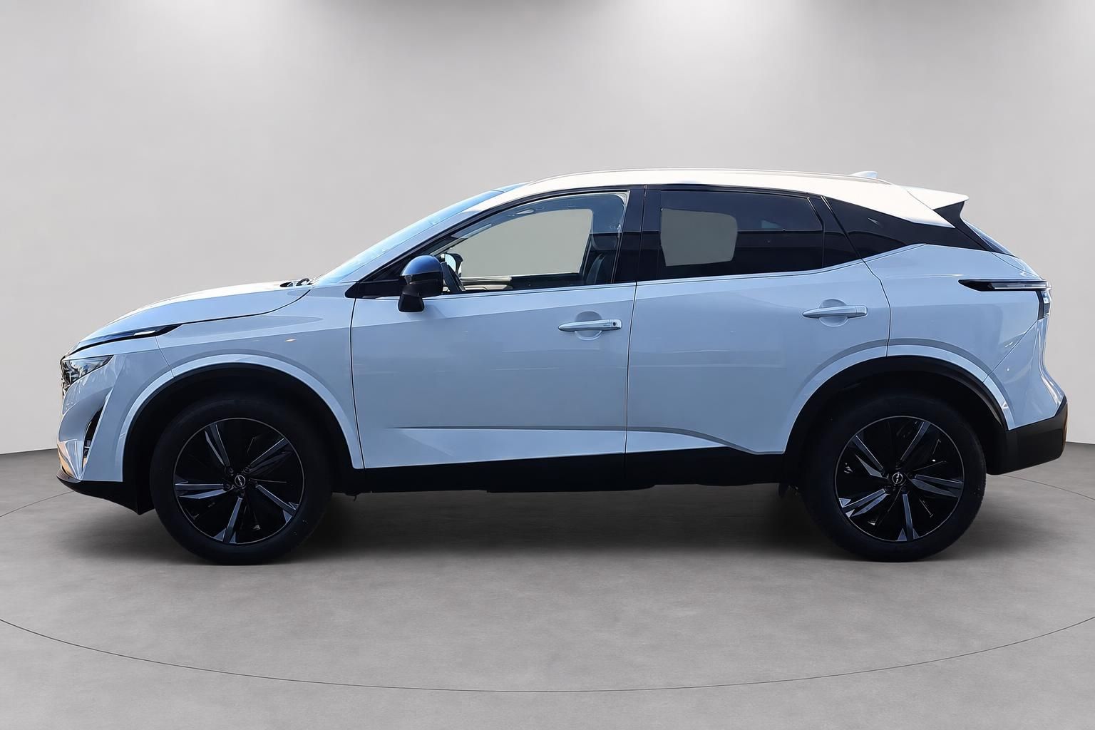 Nissan Qashqai weiß Seitenansicht Neuwagen Fahrzeugfoto