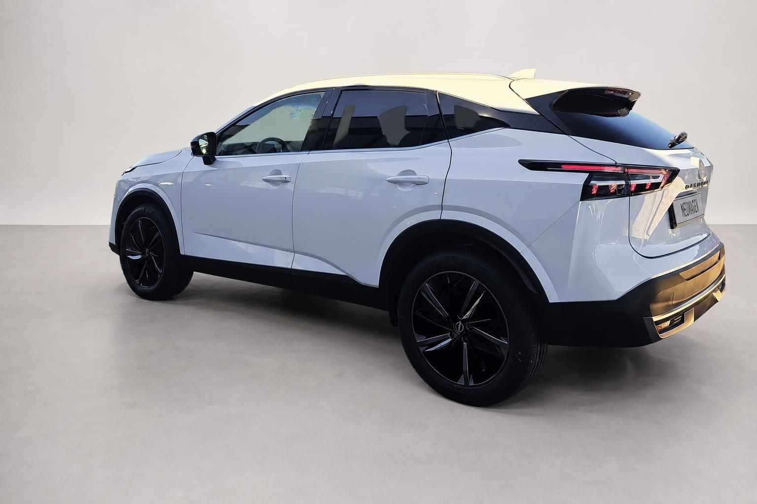 Nissan Qashqai weiß Heckansicht schräg Neuwagen SUV