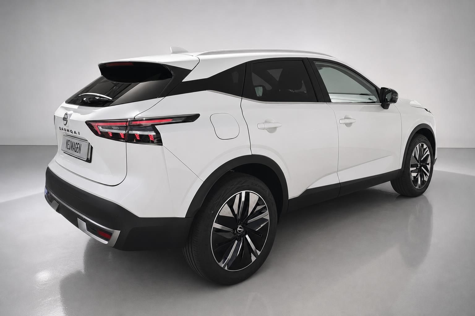Nissan Qashqai Weiß, Seiten-Heckansicht mit Alufelgen