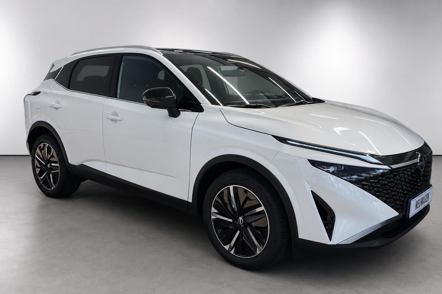 Nissan Qashqai Weiß, Frontansicht schräg von vorne