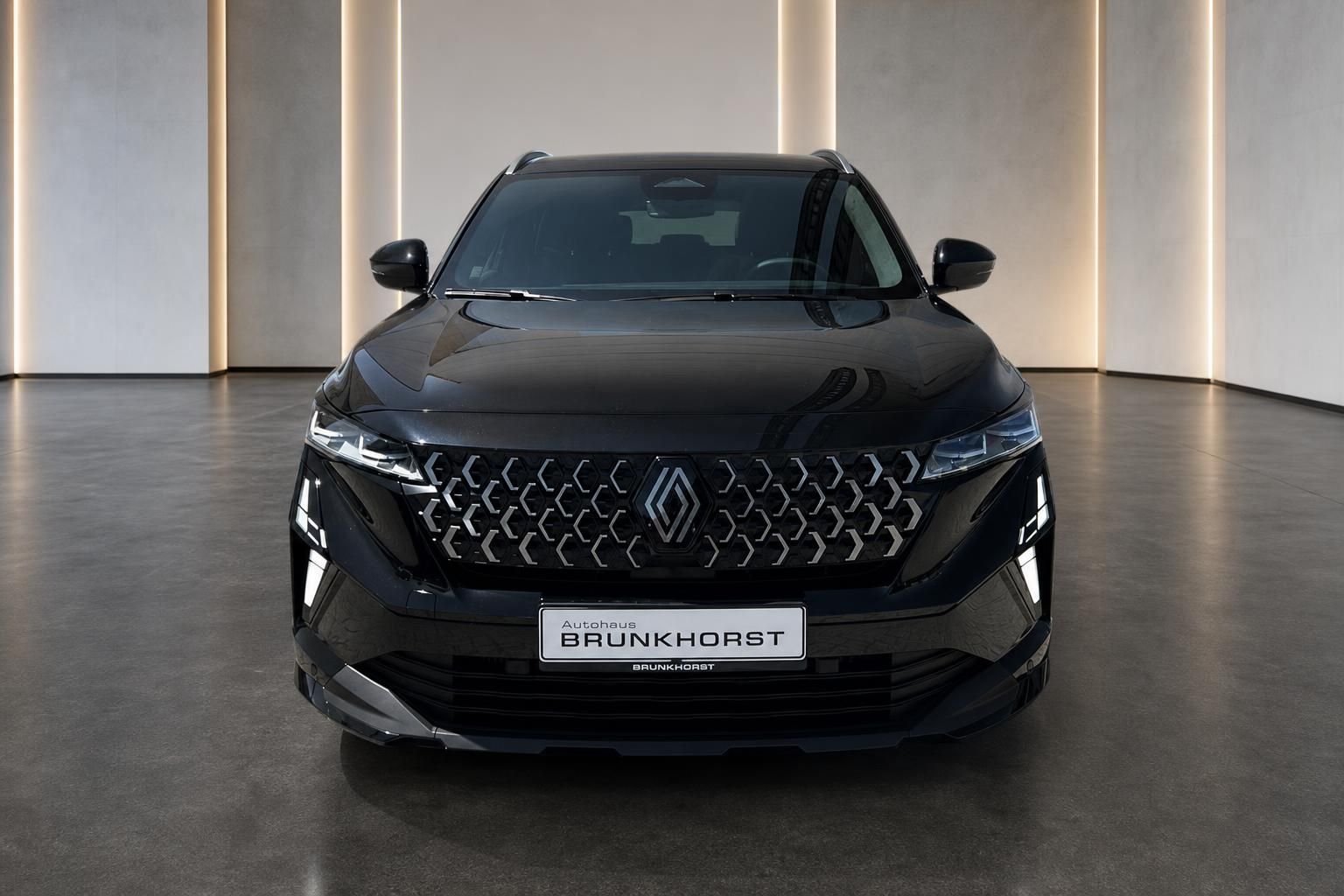 Renault Austral schwarz, Frontansicht mit markantem Kuehlergrill