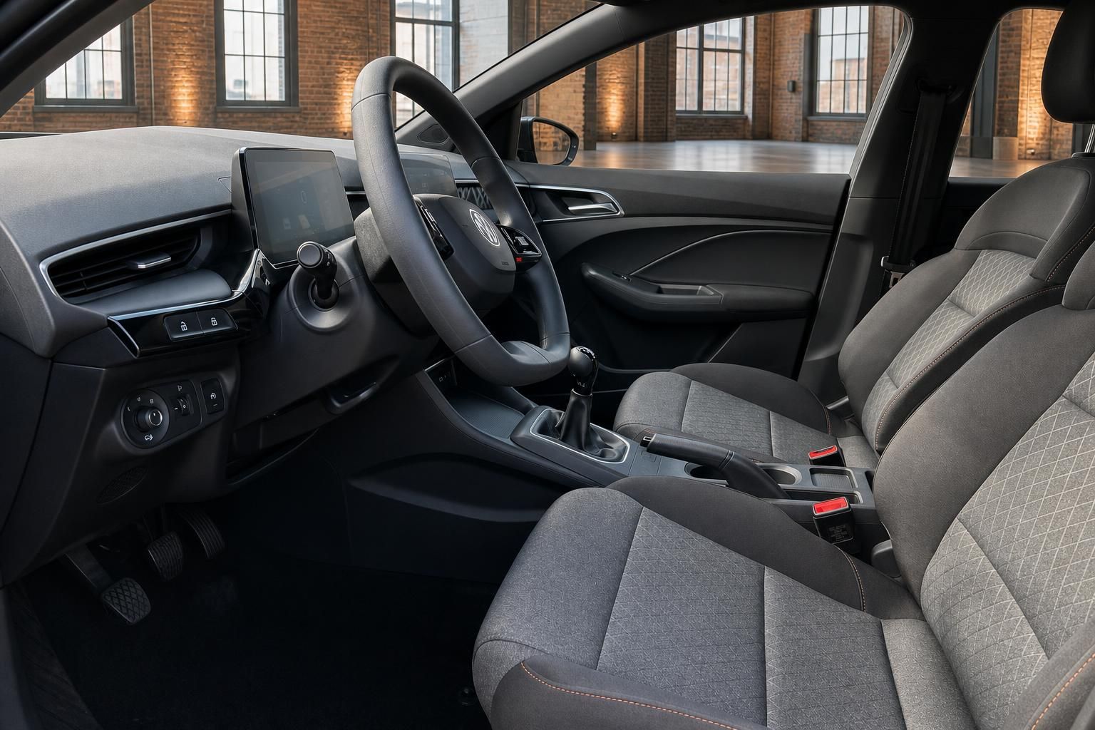 Innenraum MG Limousine mit Cockpit, Lenkrad und Sportsitzen im Industrieloft