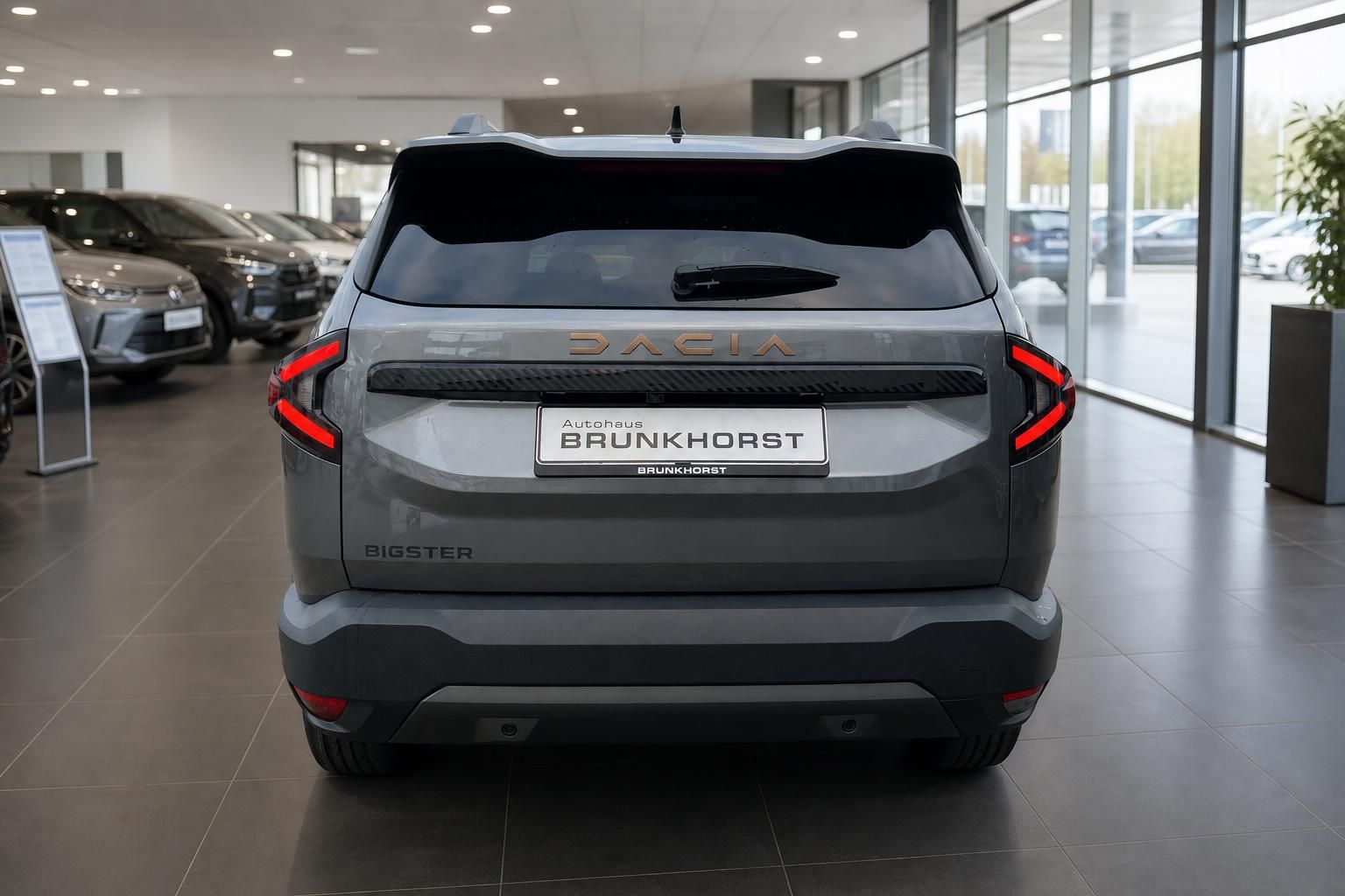 Dacia Bigster SUV grau - Heckansicht mit LED-Rückleuchten im Autohaus Brunkhorst