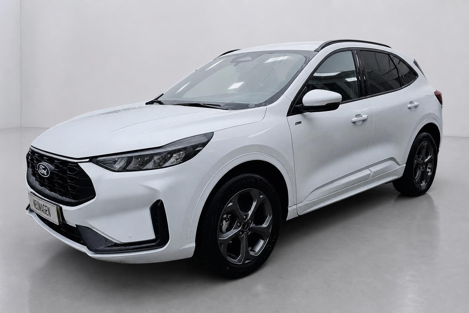 Ford Kuga weiß Frontansicht schräg Neuwagen SUV