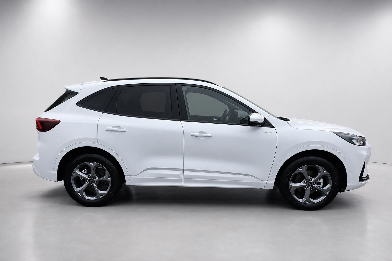 Ford Kuga weiß Seitenansicht Studio