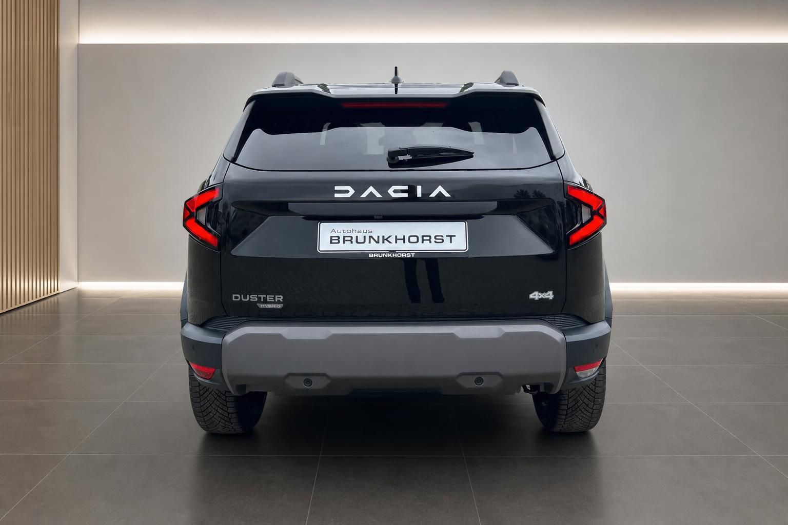 Dacia Duster Hybrid 4x4 schwarz Heckansicht im Autohaus Brunkhorst