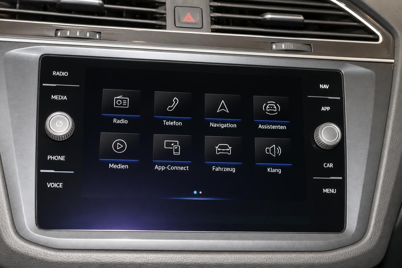 VW Tiguan Infotainment-System Touchscreen mit Navigation, Radio und App-Connect