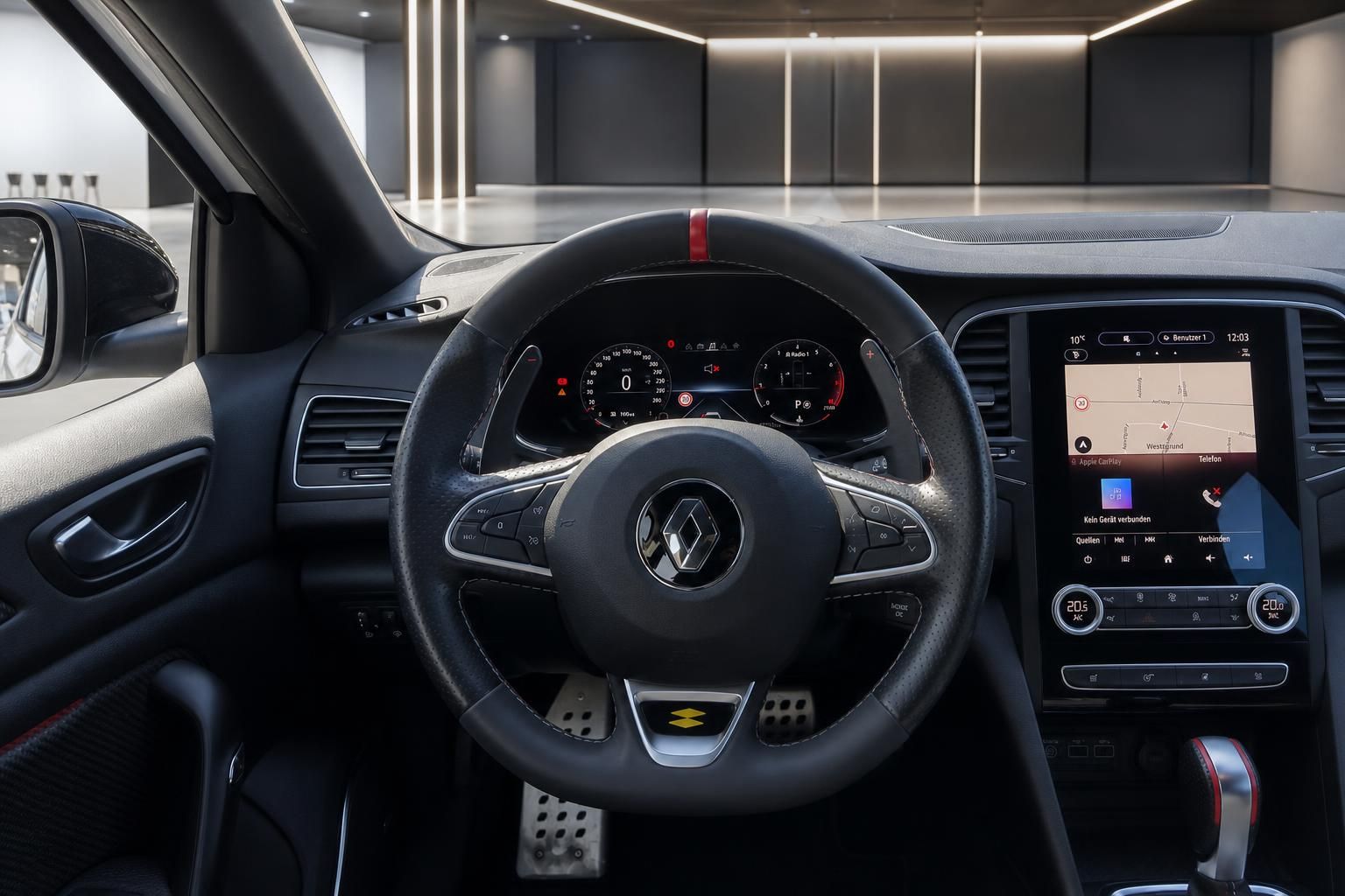 Renault Armaturenbrett mit Lenkrad, Digitalanzeigen und Touchscreen-Infotainment