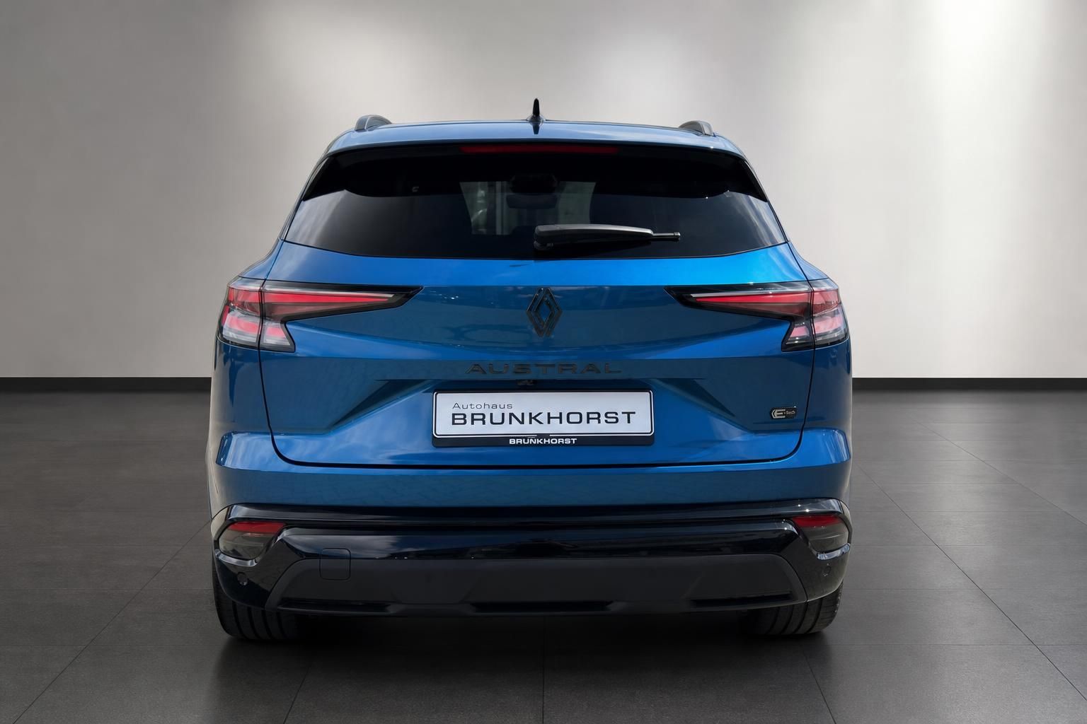 Renault Austral blau, Heckansicht mit Kennzeichenhalter Brunkhorst