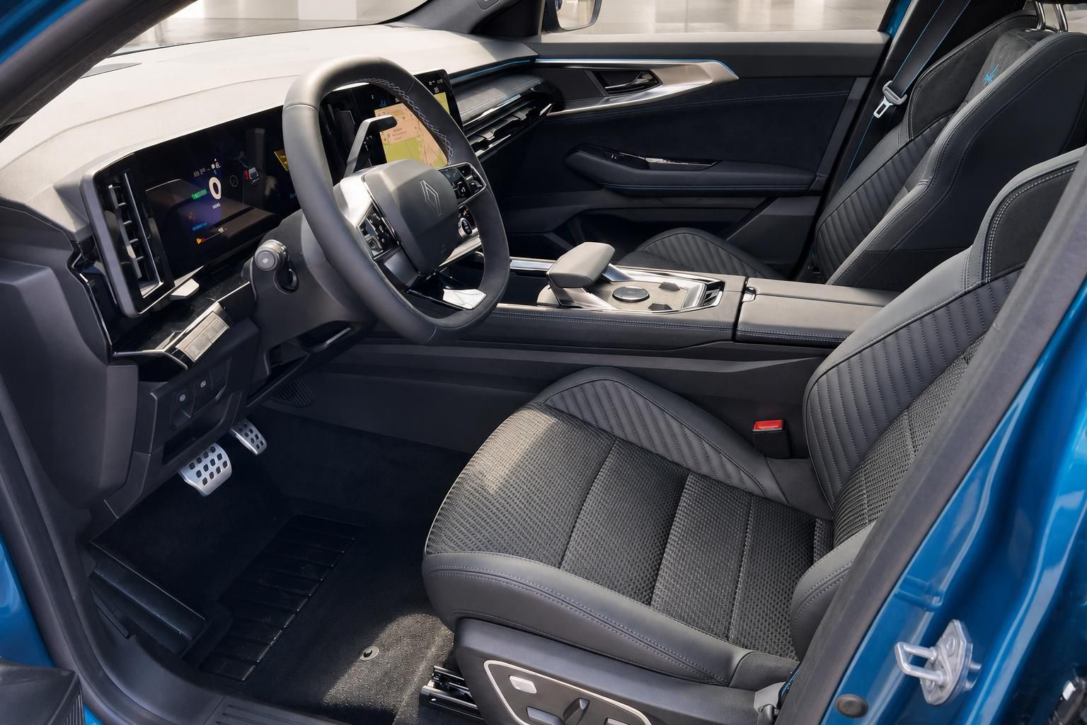 Renault Austral Innenraum, Cockpit und Lenkrad in Schwarz