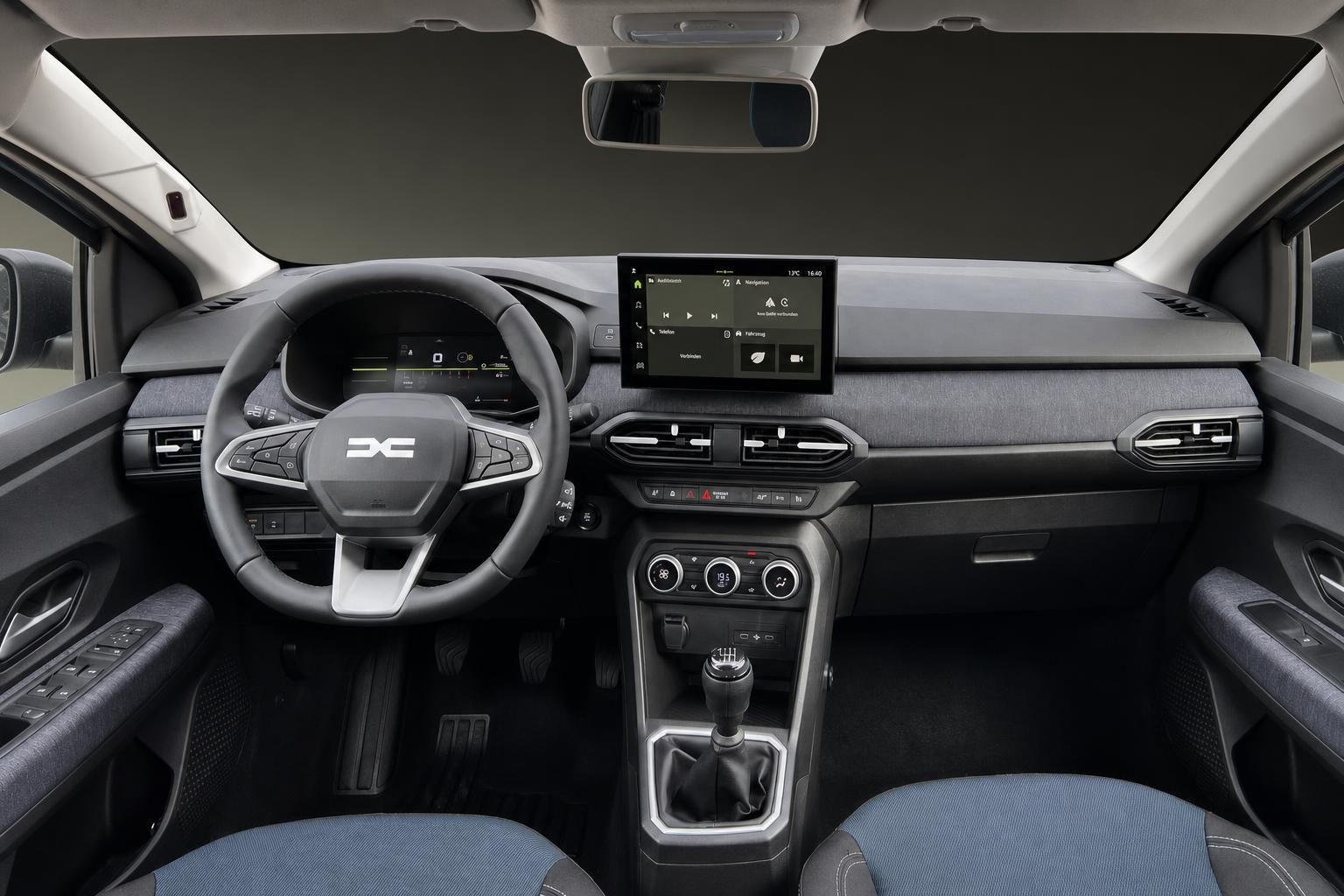 Dacia Sandero Innenraum Cockpit mit Touchscreen und Schaltgetriebe