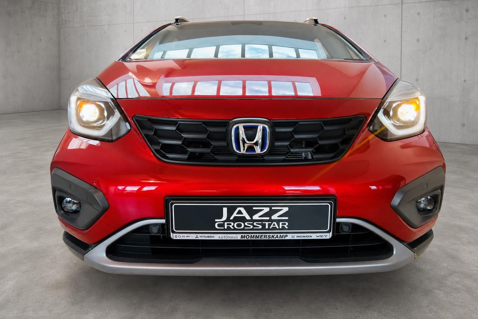 Honda Jazz Crosstar Frontansicht rot mit LED-Scheinwerfern