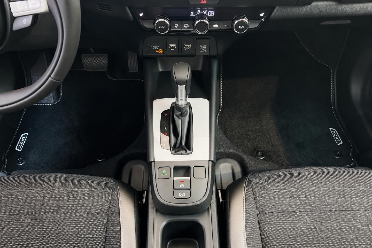 Honda Jazz Mittelkonsole mit Automatikschaltung und Bedienelementen
