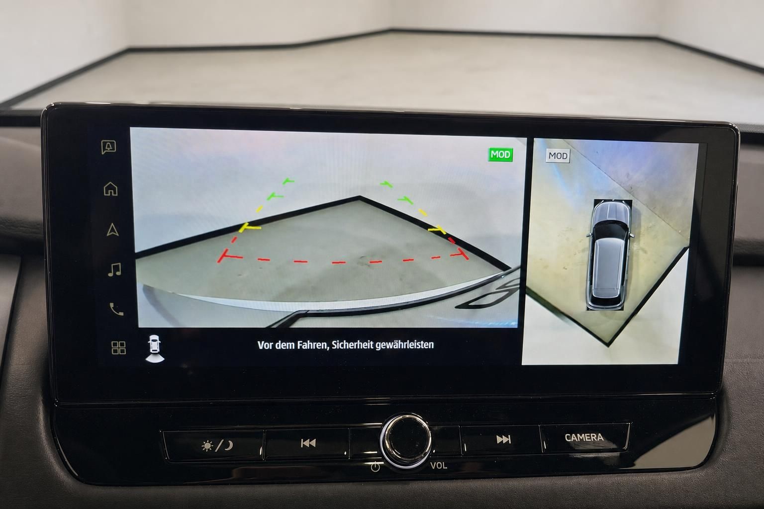360 Grad Kamera Anzeige im Fahrzeug Display Innenraum