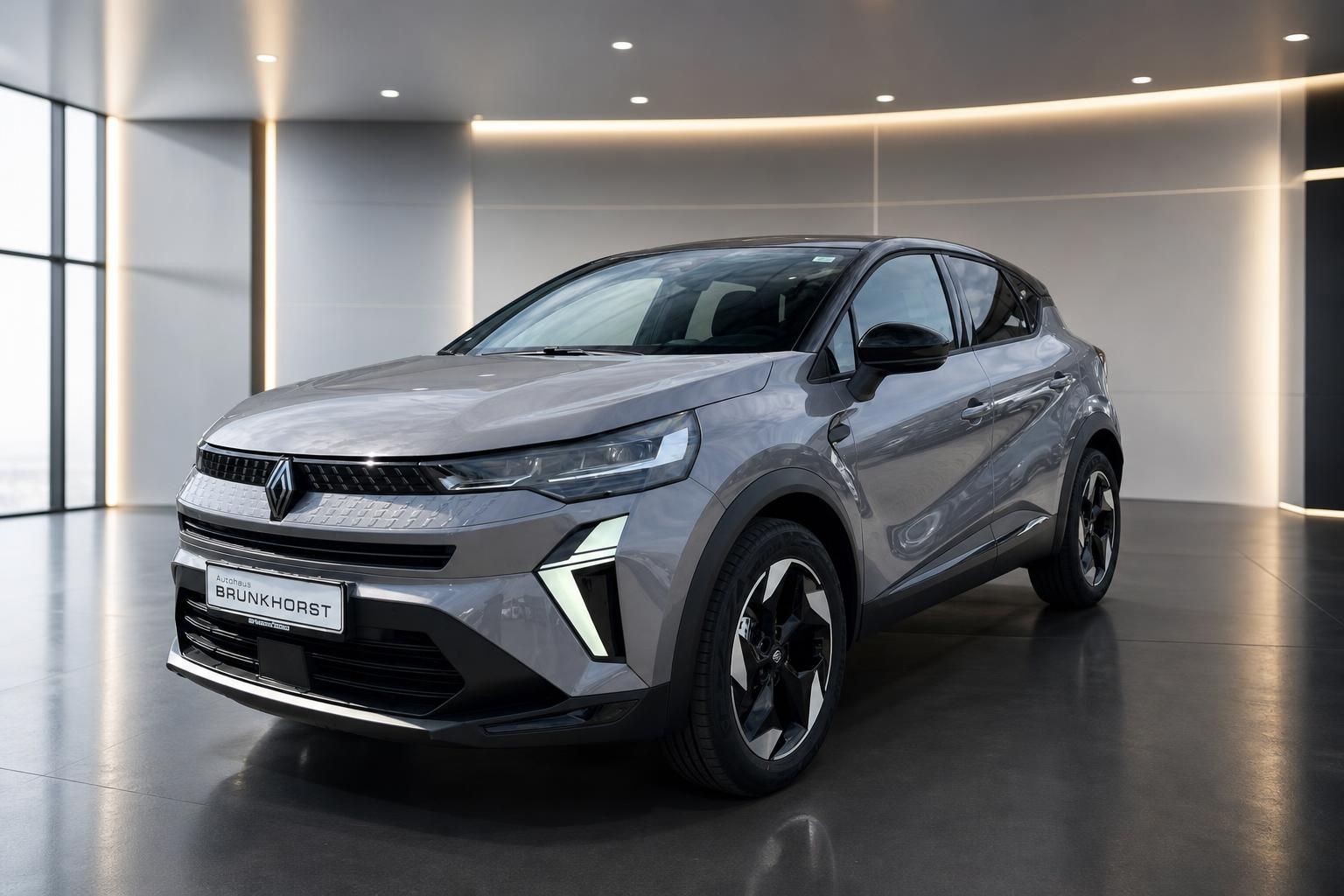 Renault Captur grau metallic Frontansicht - moderner Crossover SUV im Autohaus Showroom