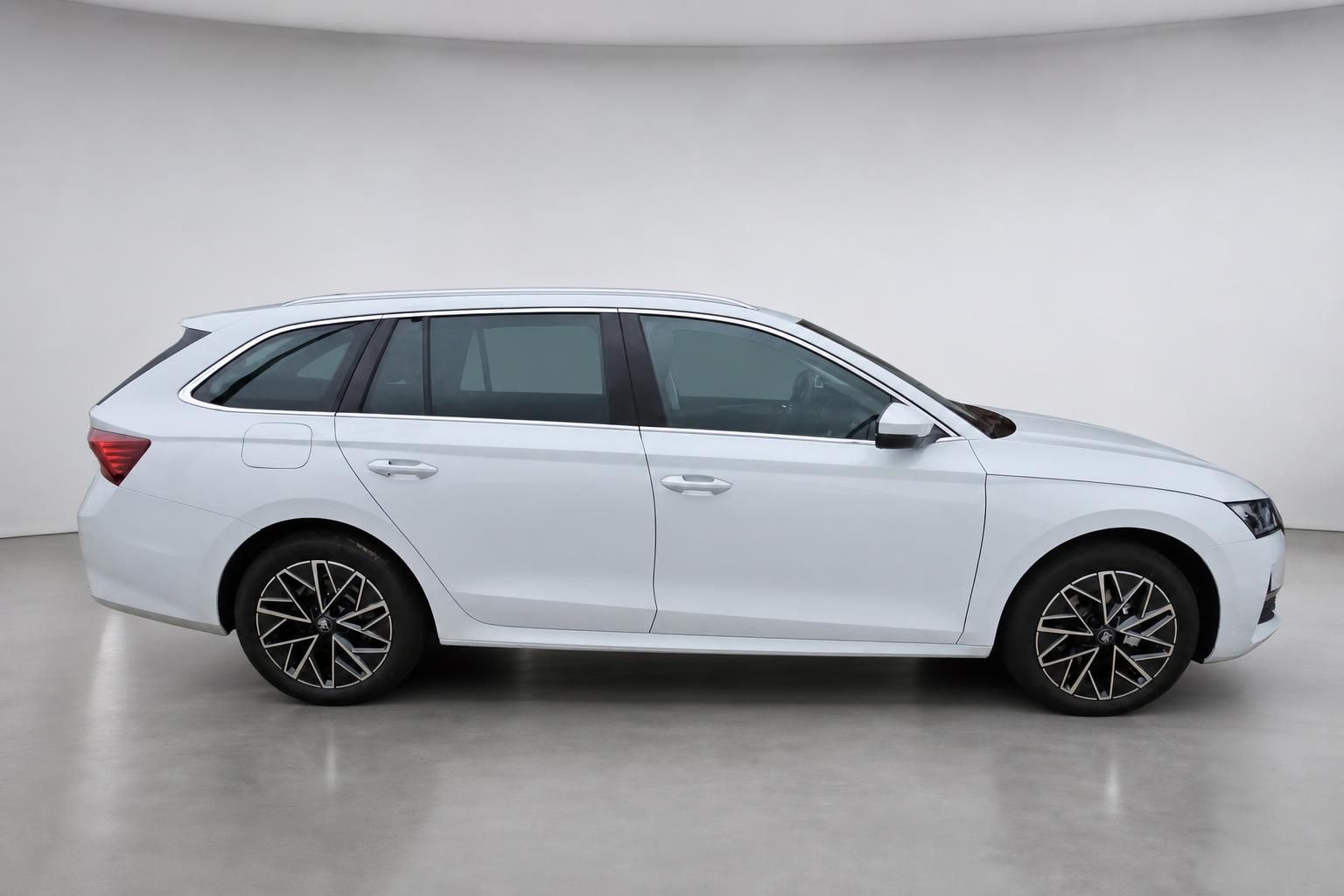 Skoda Octavia Combi Kombi, weiße Lackierung, Seitenprofil