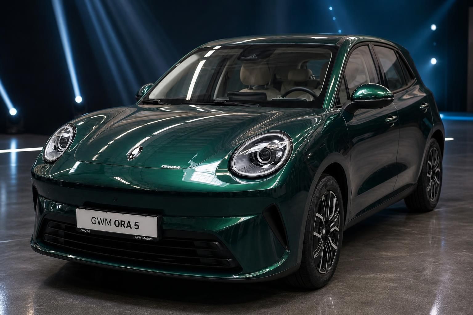 GWM Ora 5 in Gruen metallic, Frontansicht bei Fahrzeugpraesentation