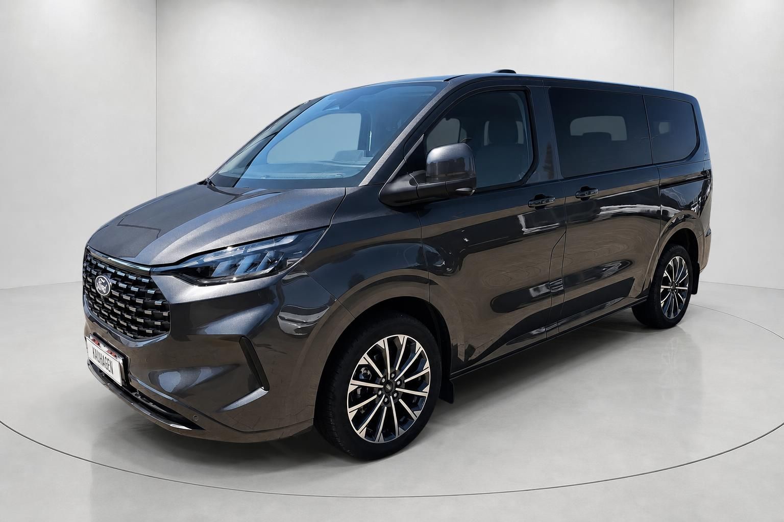Ford Tourneo Custom Van braun-schwarz, Frontansicht auf Drehteller
