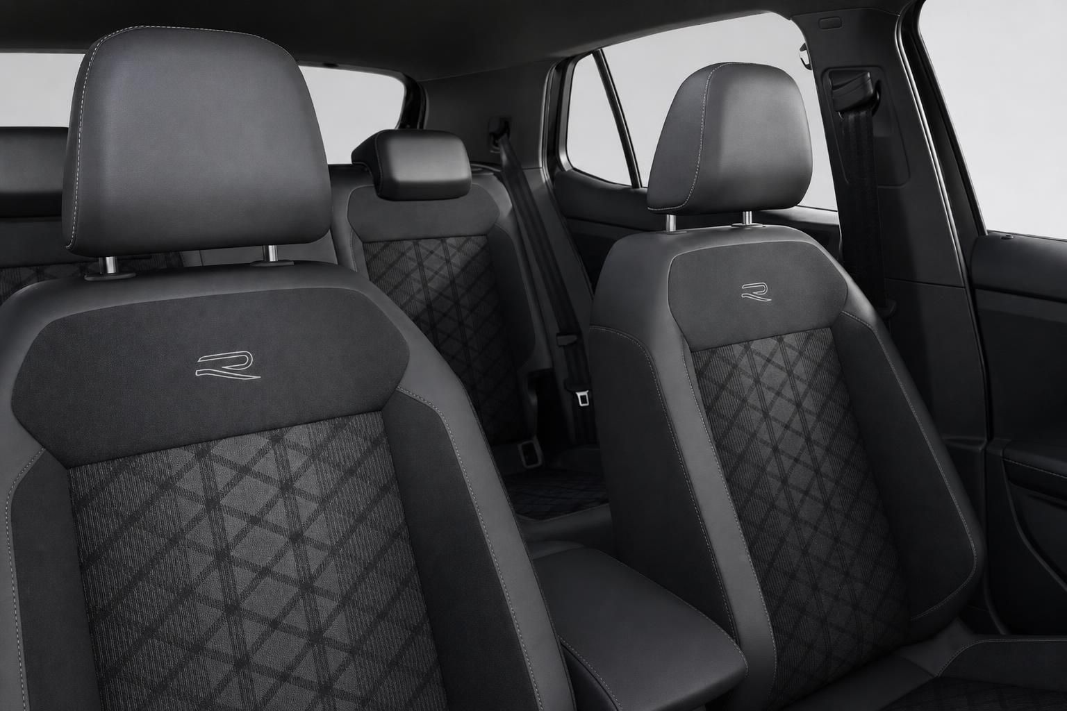 VW T-Roc R-Line Innenraum mit Sportsitzen und R-Logo Design