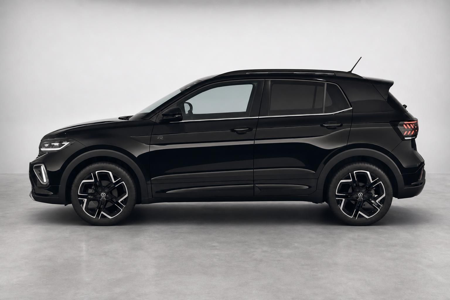 VW T-Cross in Schwarz, Seitenansicht im Fotostudio