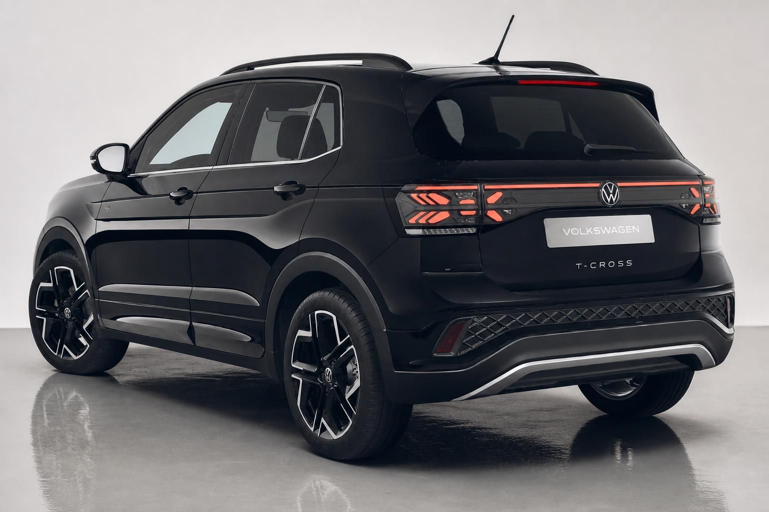VW T-Cross in Schwarz, Heckansicht mit LED-Rückleuchten