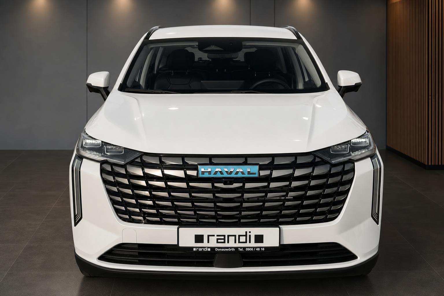 Haval SUV weiss Frontansicht gerade – markanter Kühlergrill und LED-Scheinwerfer