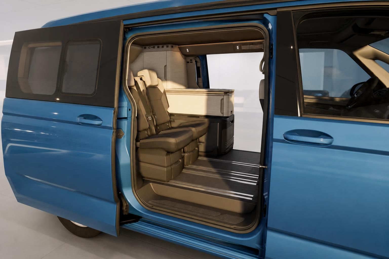 VW California Innenraum mit geoeffneter Schiebetuer und Kueche