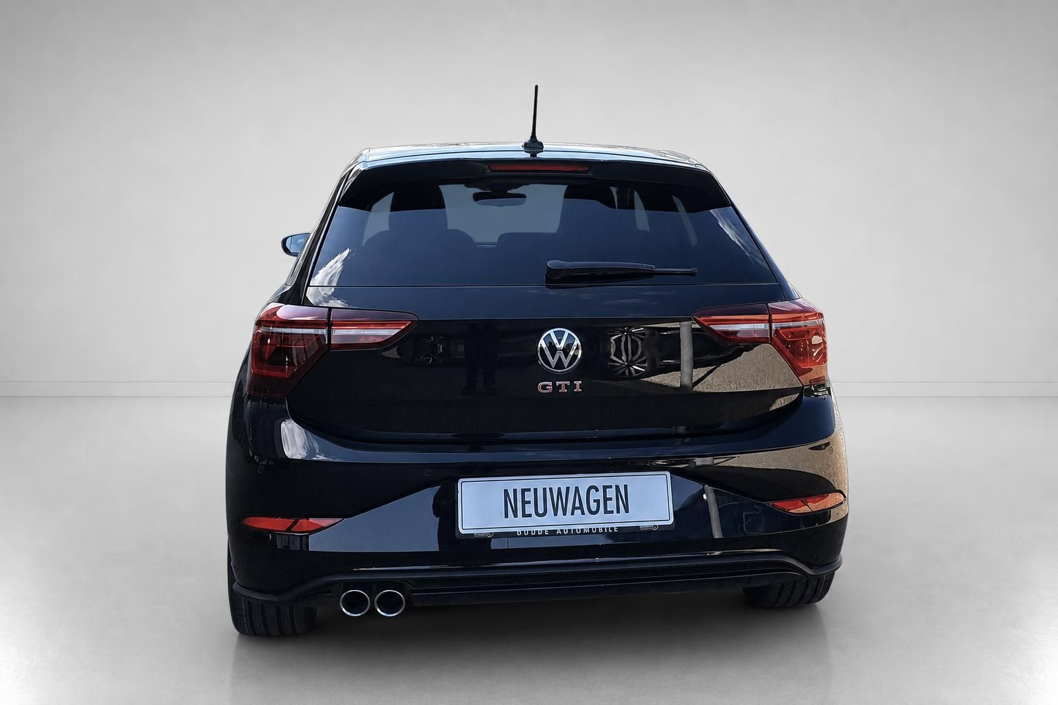 VW Polo GTI schwarz Heckansicht mit Doppelendrohr und LED-Rueckleuchten