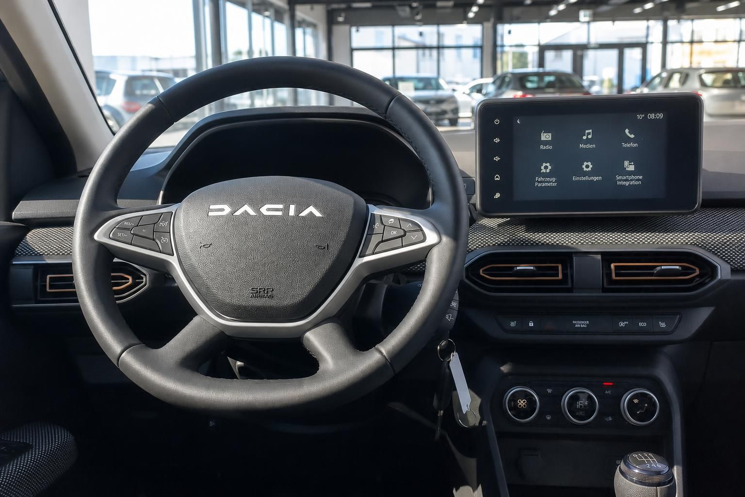 Dacia Armaturenbrett mit Touchscreen-Display und modernem Cockpit-Design